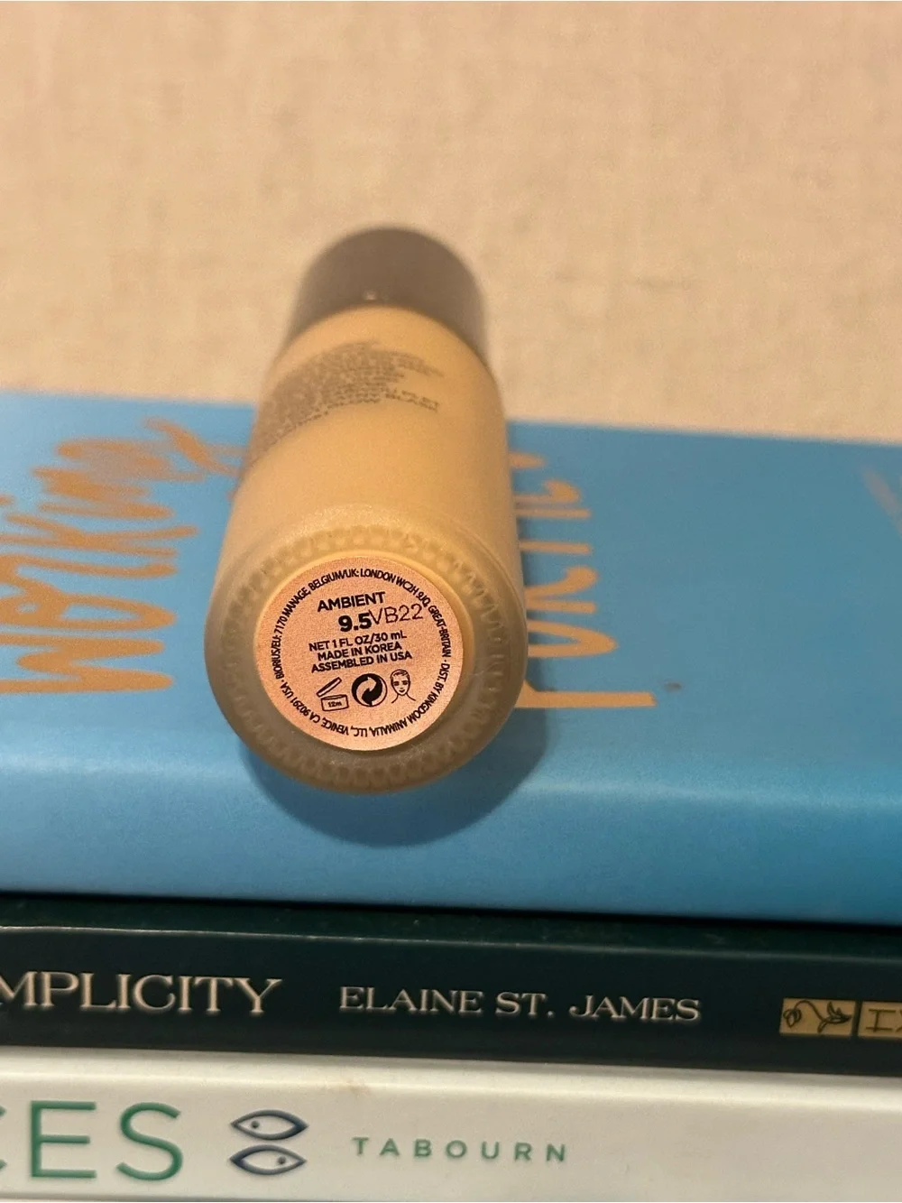 Hourglass Ambient Soft Glow Foundation - shade 9.5